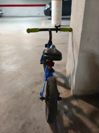 Bicicleta de equilibrio Giant azul