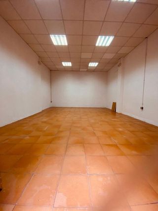 Local comercial en venta en El Juncal - Av. de la Paz en Sevilla