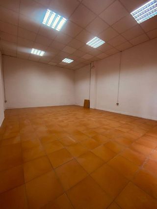 Local comercial en venta en El Juncal - Av. de la Paz en Sevilla