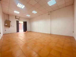Local comercial en venta en El Juncal - Av. de la Paz en Sevilla