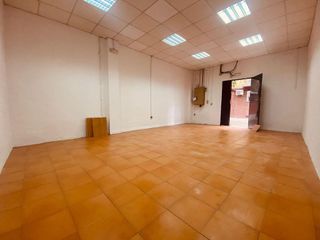 Local comercial en venta en El Juncal - Av. de la Paz en Sevilla