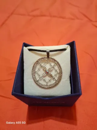 Ciondolo ricamato a mano con punto luce,artigianal