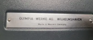 Macchina da scrivere Olympia anni '60