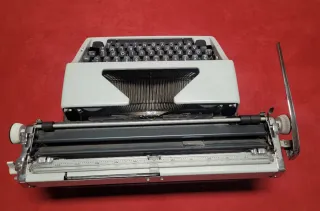 Macchina da scrivere Olympia anni '60