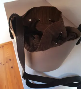 Borsa O bag secchiello beige e marrone