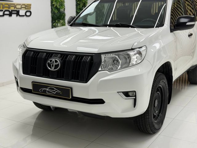 TOYOTA Land Cruiser D-4D GX desde 569€/mes*