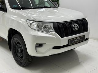 TOYOTA Land Cruiser D-4D GX desde 569€/mes*