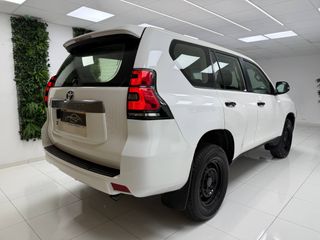 TOYOTA Land Cruiser D-4D GX desde 569€/mes*