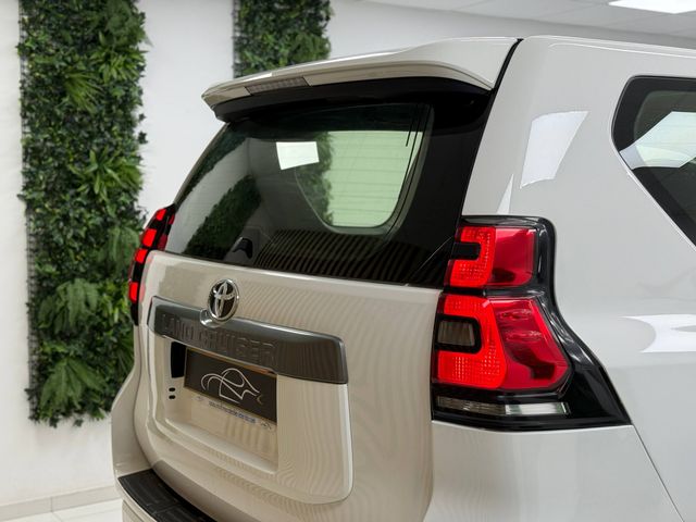 TOYOTA Land Cruiser D-4D GX desde 569€/mes*