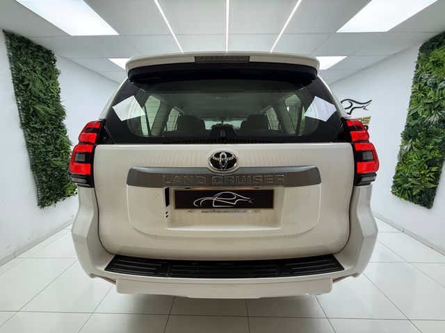 TOYOTA Land Cruiser D-4D GX desde 569€/mes*
