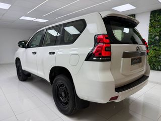 TOYOTA Land Cruiser D-4D GX desde 569€/mes*