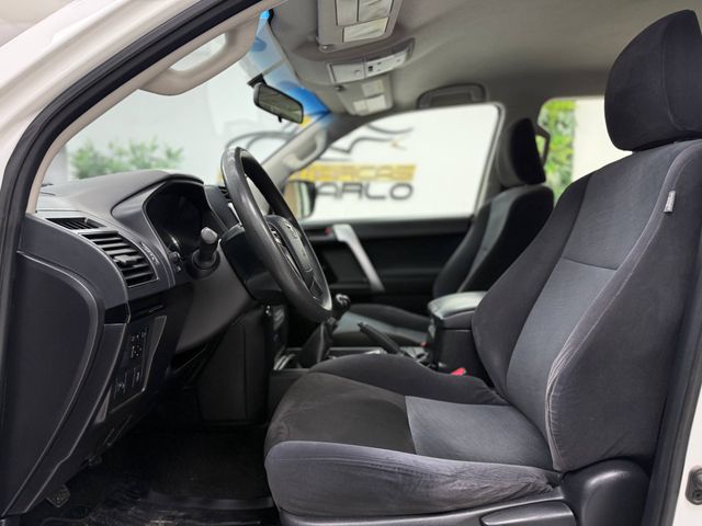 TOYOTA Land Cruiser D-4D GX desde 569€/mes*