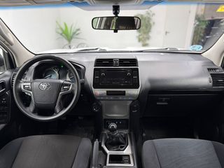 TOYOTA Land Cruiser D-4D GX desde 569€/mes*