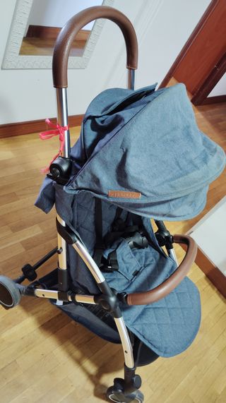 Carro de bebé azul