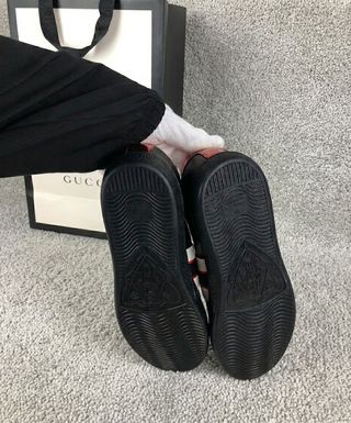 Zapatillas Gucci Talla 42 Negras y Rojas