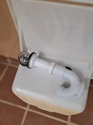 Pila lavadero con pie metálico y sifón