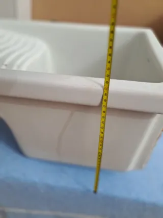 Pila lavadero con pie metálico y sifón