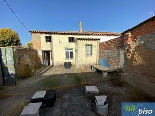 Casa adosada en venta en Rueda