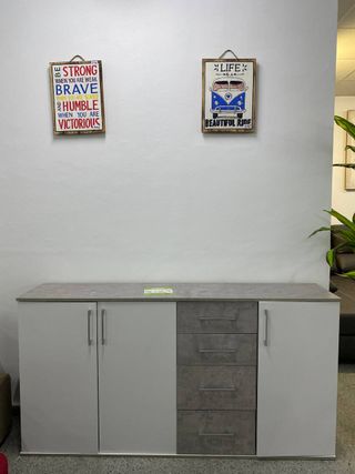 Cómoda 3 puertas 4 cajones