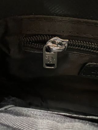 Bandolera Lacoste para hombre en color negro