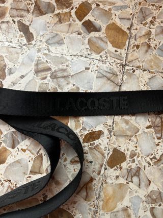 Bandolera Lacoste para hombre en color negro