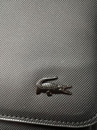 Bandolera Lacoste para hombre en color negro