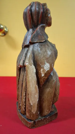 Antigua talla de madera religiosa