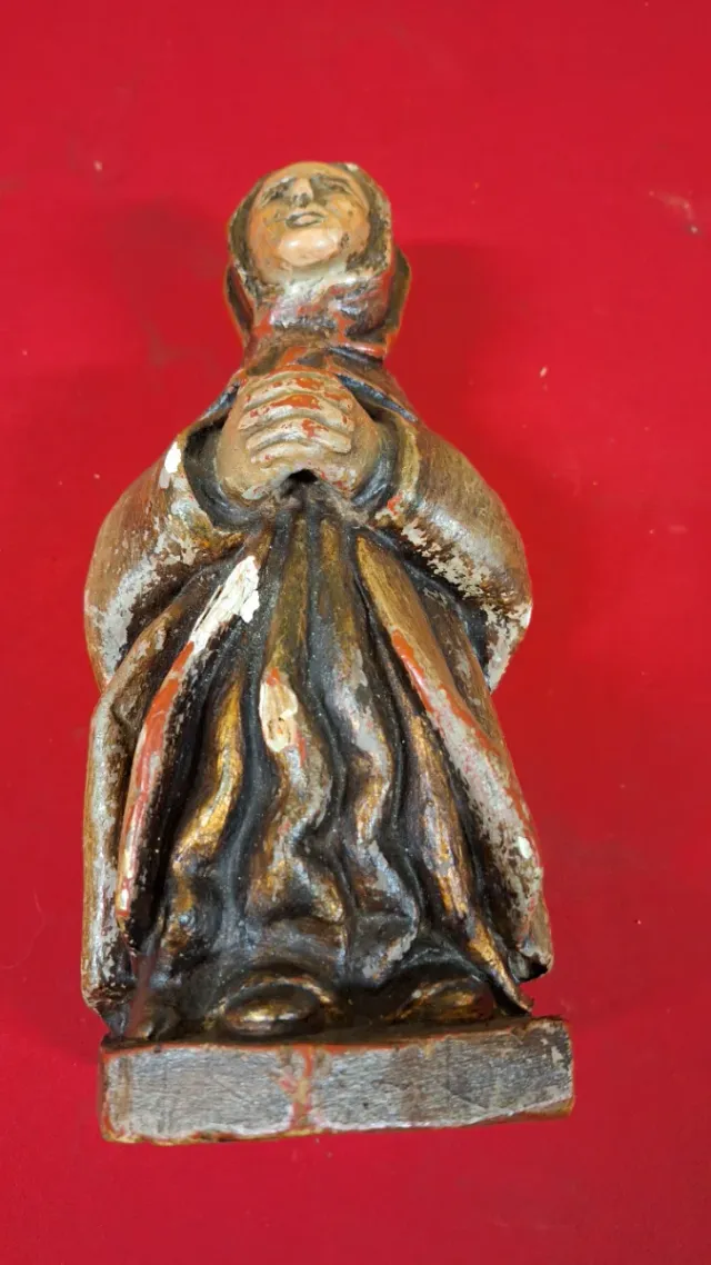 Antigua talla de madera religiosa