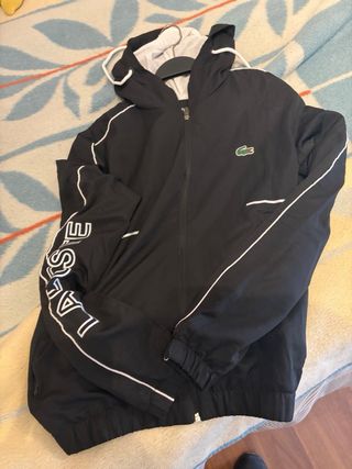 Conjunto Lacoste negro Talla S usado una vez