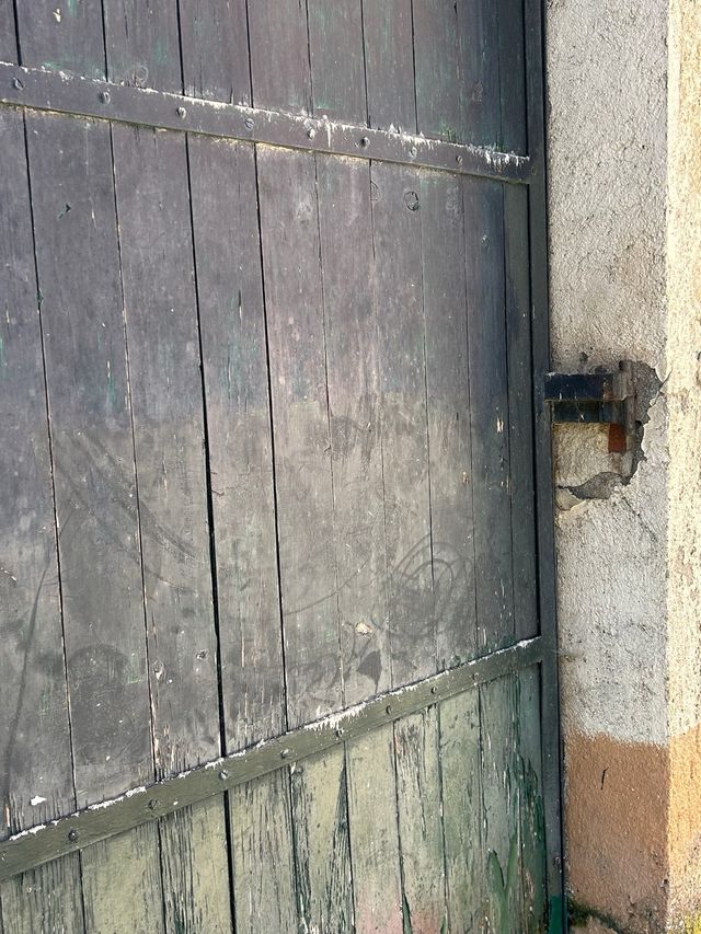 Puerta de garaje con 4 hojas de madera