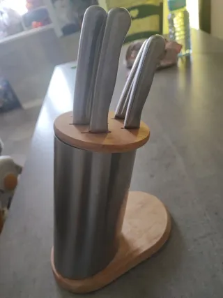 Ceppo portacoltelli in acciaio e legno