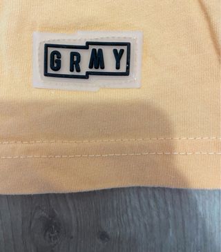 Camiseta GRMY degradado rosa y naranja