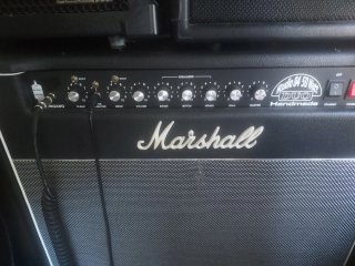 Cabezal y Pantalla Hughes & Kettner a válvulas