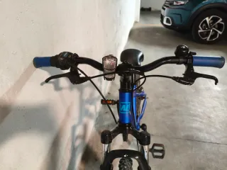 Bicicleta infantil azul