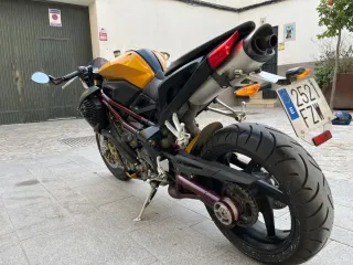 Benelli Café Racer 1130 Negra/Dorada