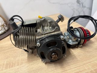Motor minimoto con carburador y filtro