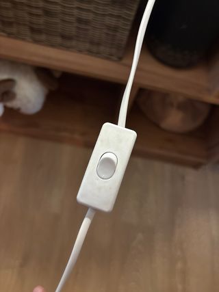 Lámpara de mesa azul y beige