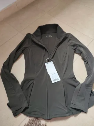 Sudadera Oysho verde oliva Talla S