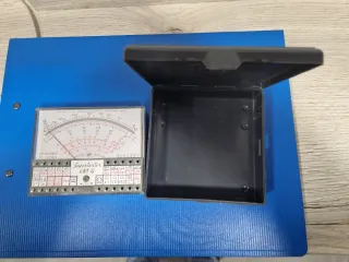 Supertester ICE 680G con cables.