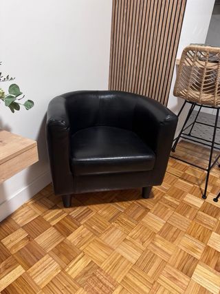 Butaca de polipiel marrón