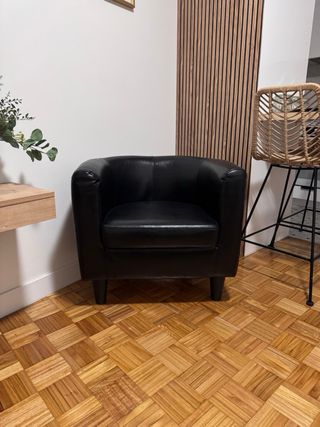 Butaca de polipiel marrón