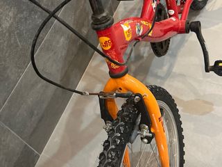 Bicicleta infantil roja