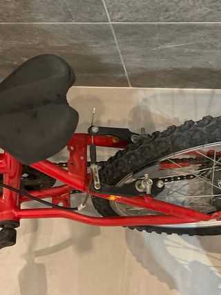Bicicleta infantil roja