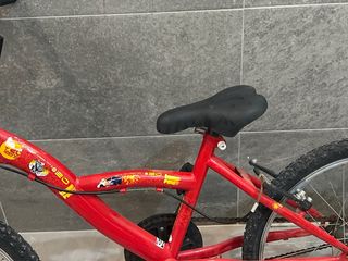 Bicicleta infantil roja