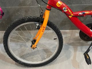 Bicicleta infantil roja