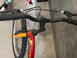 Bicicleta infantil roja