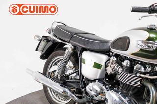 TRIUMPH BONNEVILLE 900