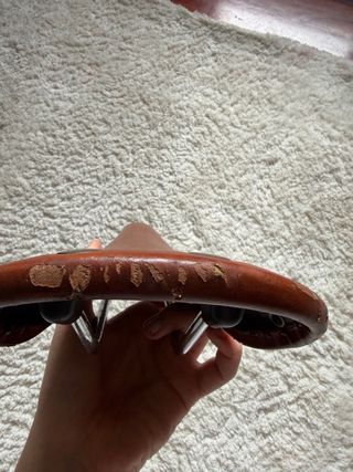 Sillín vintage con remaches