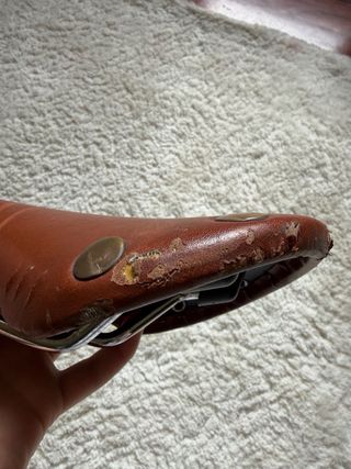 Sillín vintage con remaches