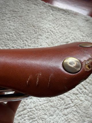 Sillín vintage con remaches